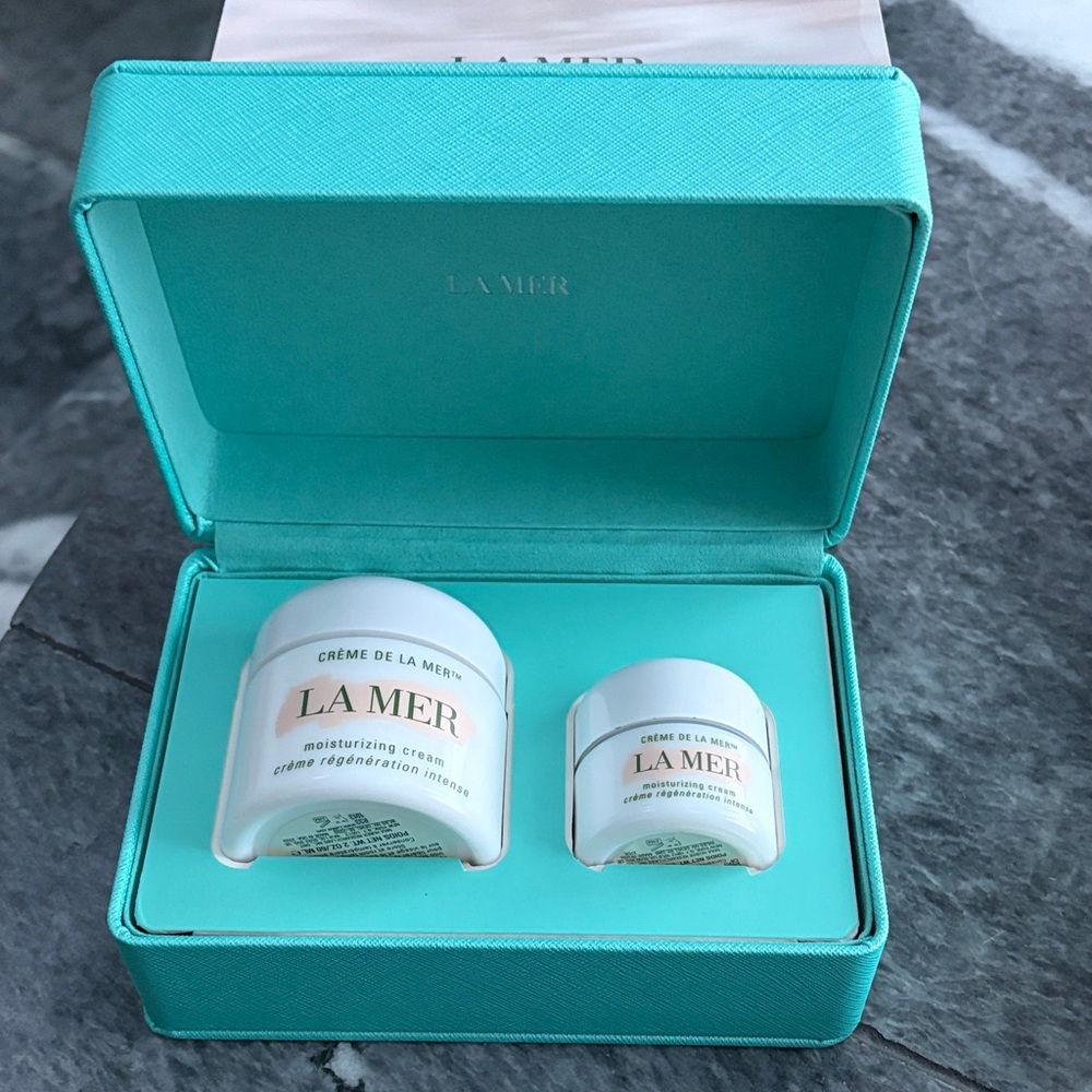 Empty Aqua Box, for display or storage use only!Comes with 2 EMPTY JARS